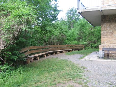 Bänke am Harlyturm